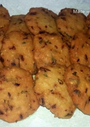 A picture of Vadai using wasted rice.