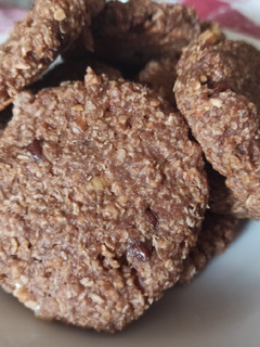 Una foto de Galletitas de avena, nueces y chocolate