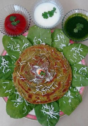 A picture of Lachha paalak paratha in multigrain atta.