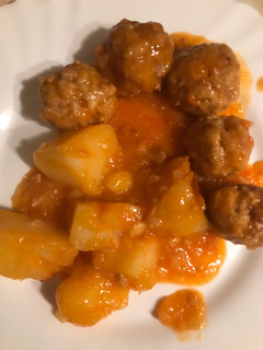 Una foto de Albóndigas con patatas
