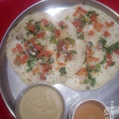 Rava uttapam with Peanut Chutney A picture of Rava uttapam with Peanut Chutney.