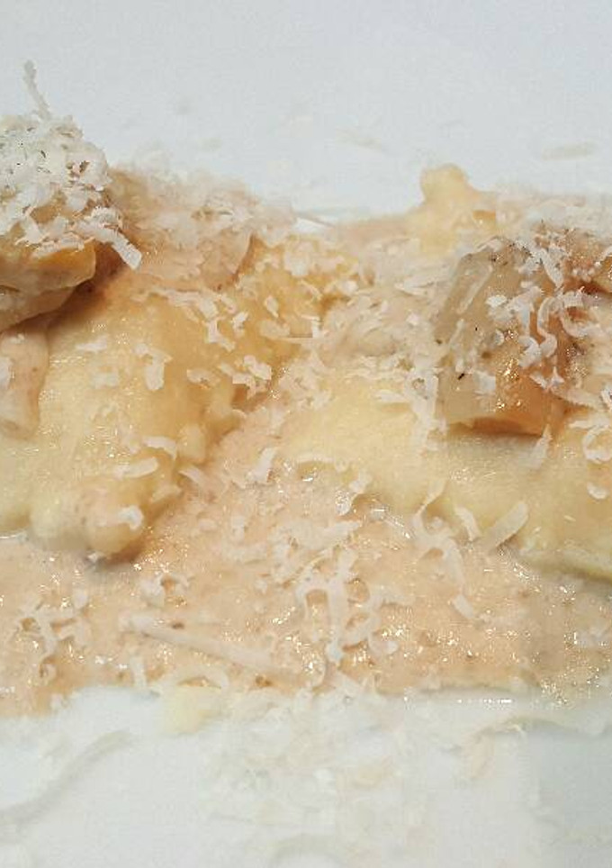 Una foto de Raviolis de boletus con salsa de hongos