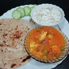 A picture of Fulka with Matar Paneer.