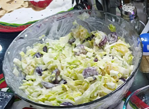 Una foto de Ensalada Navideña