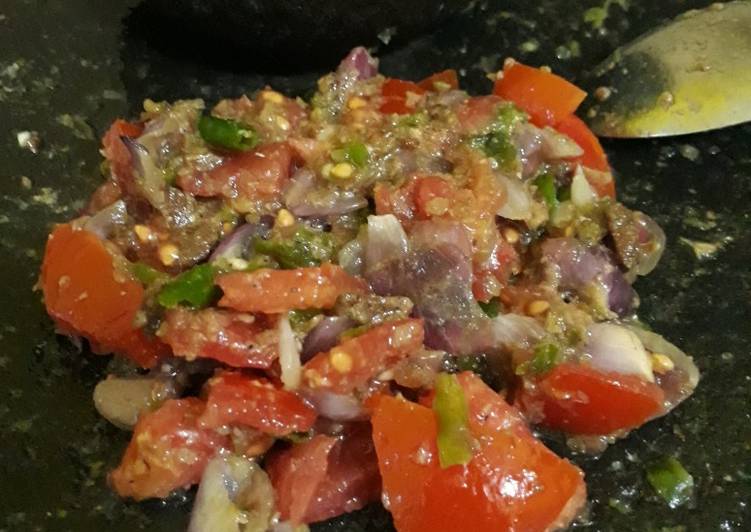 Cara Gampang Membuat Sambal tuk terasi, Bikin Ngiler