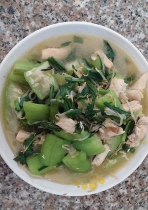 Hình của món Giá xào mướp và nầm gà.