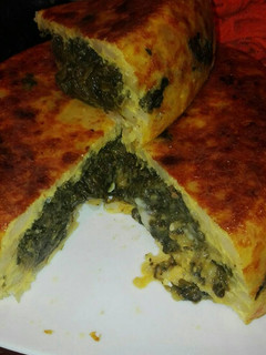 Una foto de Tortilla de patatas rellena de espinacas