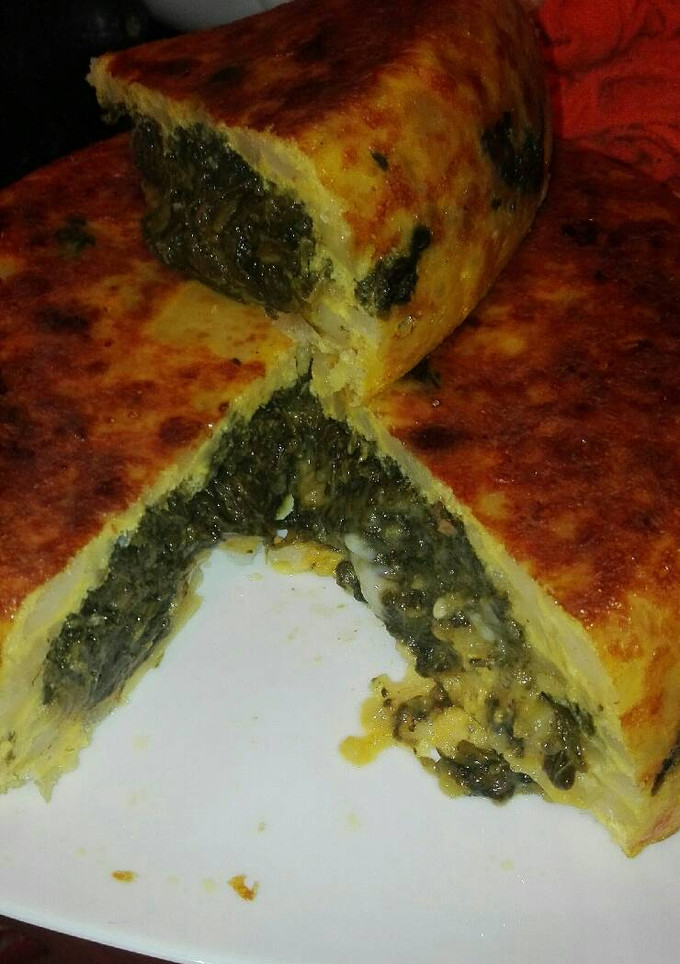 Una foto de Tortilla de patatas rellena de espinacas