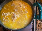 Una foto de risotto de pollo