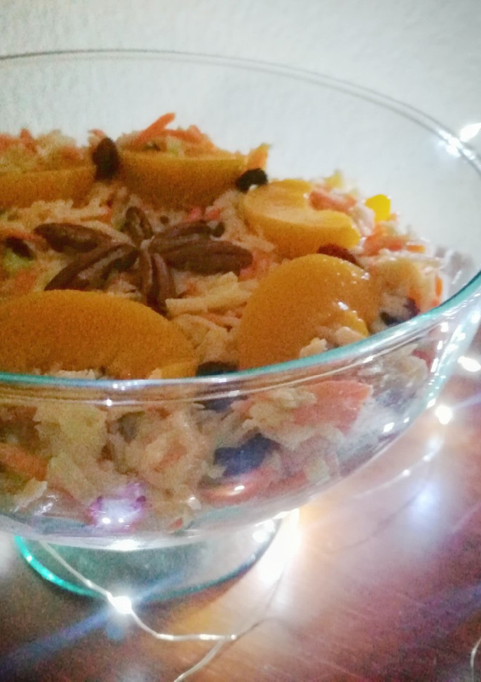 Una foto de Ensalada navideña con col 🥗🎄