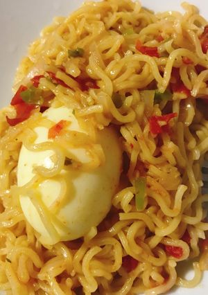 A picture of Jollof noodles and egg.