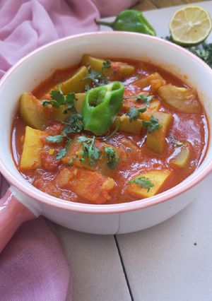 A picture of Louki Aloo sabzi.