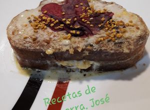 Foto principal de Torrijas rellenas de leche de coco, polen y pétalos de amapola