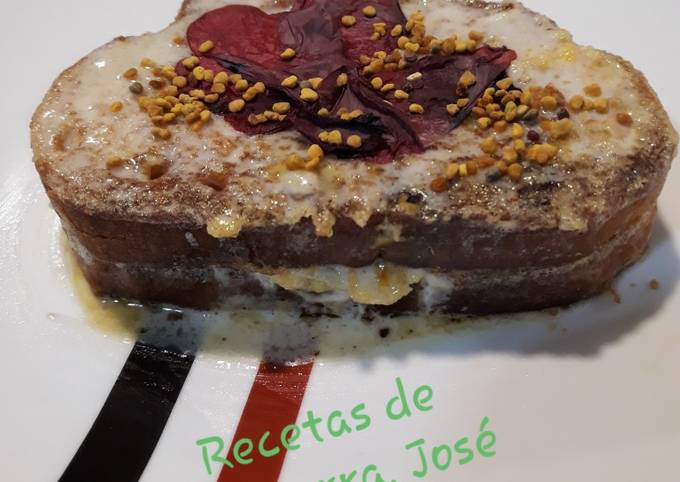 Torrijas rellenas de leche de coco, polen y pétalos de amapola Receta de  jluiscaro63- Cookpad