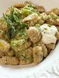 Gnocchi integrali con asparagi e gorgonzola