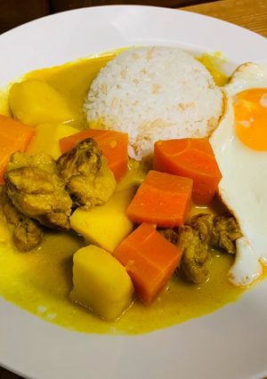 用咖哩粉做的豬肉咖哩飯。 的食譜成品照片