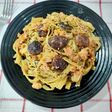 Tagliatelle de espinacas con picada de lomo, verduras y salsa de ostras