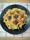 Tagliatelle de espinacas con picada de lomo, verduras y salsa de ostras