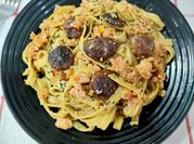 Una foto de tagliatelle de espinacas