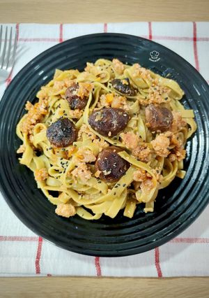 Una foto de Tagliatelle de espinacas con picada de lomo, verduras y salsa de ostras