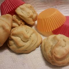 A picture of Spelt press cookies.