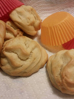 A picture of Spelt press cookies.