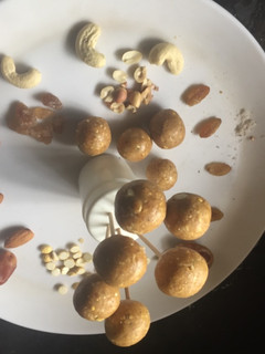 குட்டிஆரோக்கியலட்டு(Mini energy Lollipop)அடுப்பில்லாசமையல் செய்முறை முக்கிய புகைப்படம்