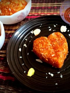 गाजर हलवा (gajar halwa recipe in marathi) रेसिपी चे मुख्य फोटो