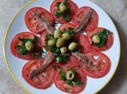 Une photo de filet d’anchois a l’huile