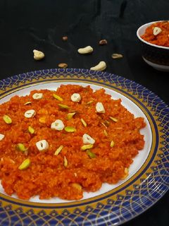 गाजर का हलवा(Gajar ka halwa recipe in Hindi) रेसिपी मुख्य फोटो