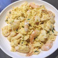 A picture of Stir Fry Shrimp with Eggs.