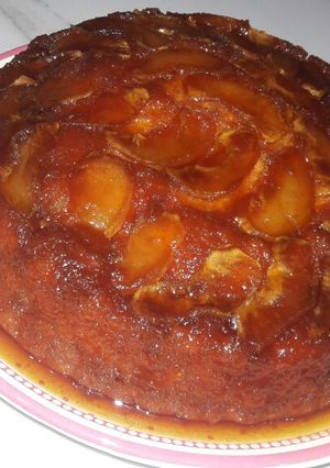 Una foto de Torta invertida de manzana 🍏♡