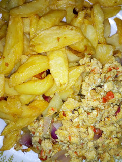 A picture of Fried potatoes with scramble egg.