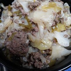 A picture of Beef and Cabbage.