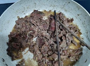 Hình của món Thịt bò xào bơ tỏi.