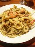 Spaghetti con Langostinos, Tocino y Hongos