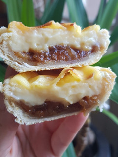 Una foto de Pastelitos de hojaldre, crema y manzana