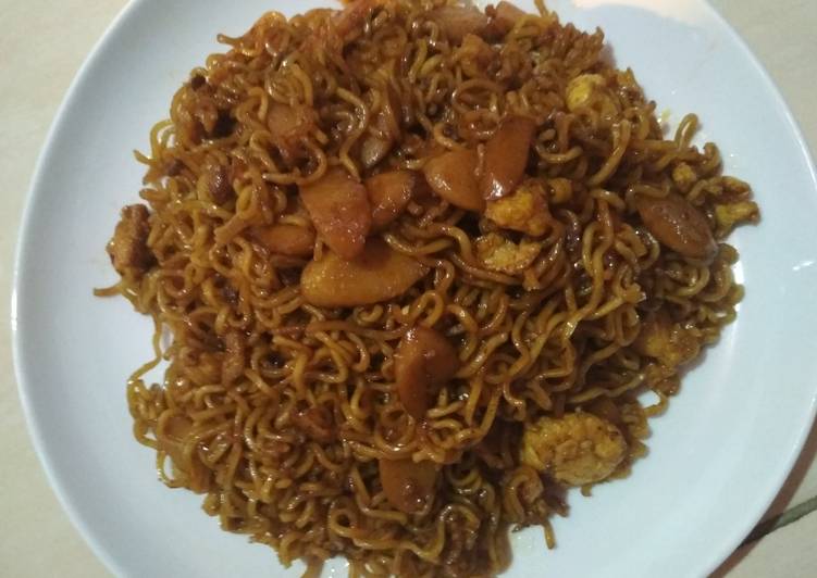 Resep Mie goreng sosis tumis kecap yang Menggugah Selera