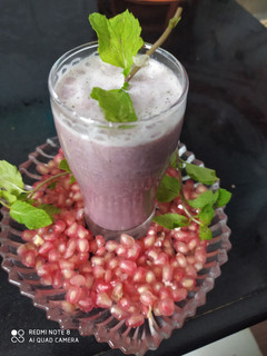 દાડમ નો જ્યુસ (Pomegranate Juice Recipe In Gujarati) રેસીપી મુખ્ય ફોટો