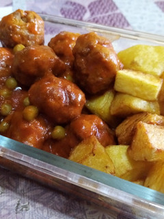 Una foto de Albóndigas con tomate