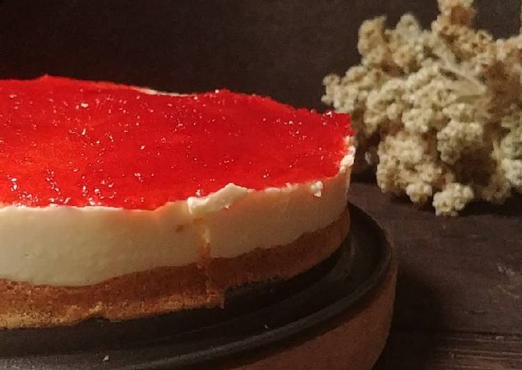 Langkah Mudah untuk Menyiapkan Strawberry Cheesecake No Bake yang Bisa Manjain Lidah
