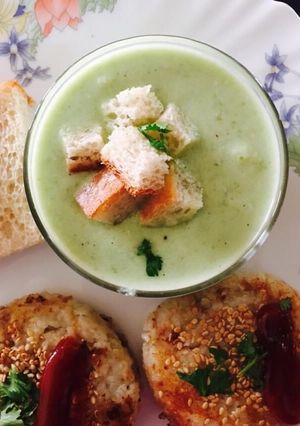 A picture of Cold cucumber soup.