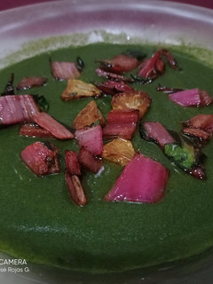 Una foto de Crema de acelgas, divertida
