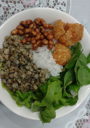 Hình của món Cơm Hến.