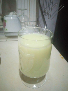 A picture of Lemmon juice.