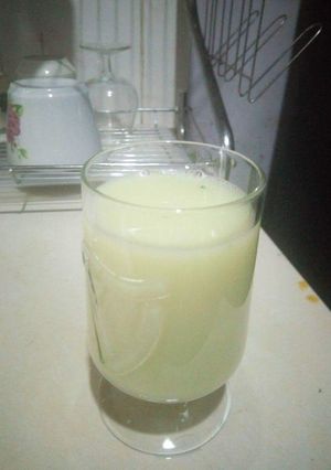 A picture of Lemmon juice.
