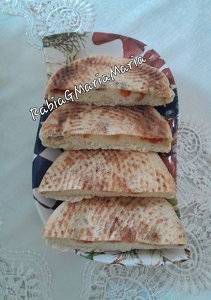صورة لوصفة مينى خبز خمير محشي🧀🥞