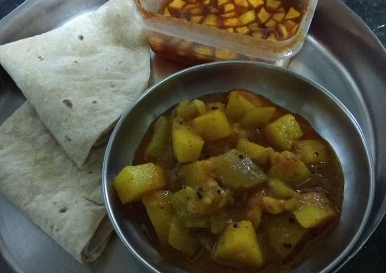 Recipe of Any-night-of-the-week Lauki-Aloo Ki Sabji (Bottle Gourd-Potato Sabji)