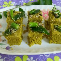 A picture of Green Moong Dal dhokla.