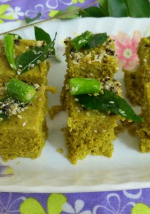 A picture of Green Moong Dal dhokla.